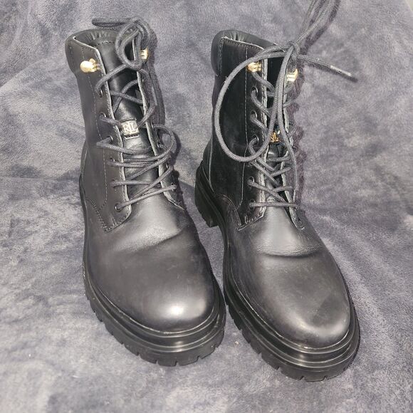 Lauren Ralph Lauren Women's Carlee Lug-Sole Booties  Color Black Leather Size 7 - Picture 1 of 9